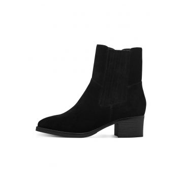 Botine uni de piele intoarsa