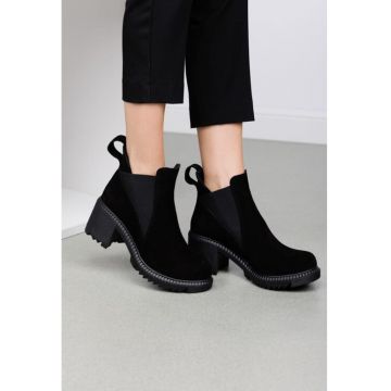 Botine negre din piele intoarsa cu elastic in laterale